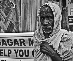Old man separated from his family in Gangasagar fair 