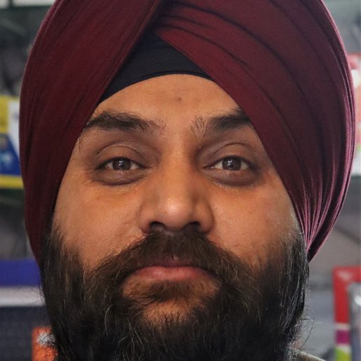 Sunmeet Singh is a Sells mobile accessories from Ichehama, Khag, Badgam, Jammu and Kashmir