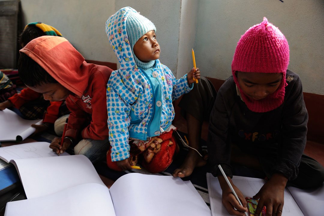 Three-year-old Bhola Hansda is a regular at Reba Murmu’s school in Chachanpur village of Bankura district in West Bengal. Like his ‘classmates’, he tries to draw a landscape with a very big sun