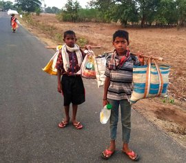 लॉकडाउन सड़क पर जमलो की अंतिम यात्रा