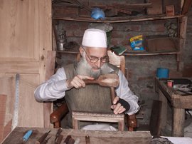 Srinagar’s wood carver, still chiselling