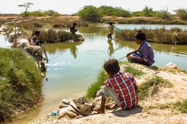 खेळत खेळत मासे धरा, चूल मांडा, पोटभर खेळा