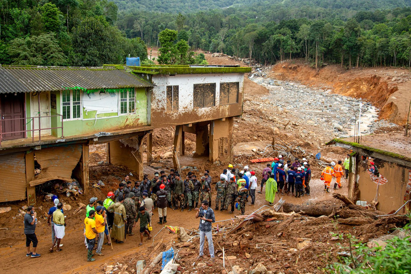 The army is working along with volunteers in search operations