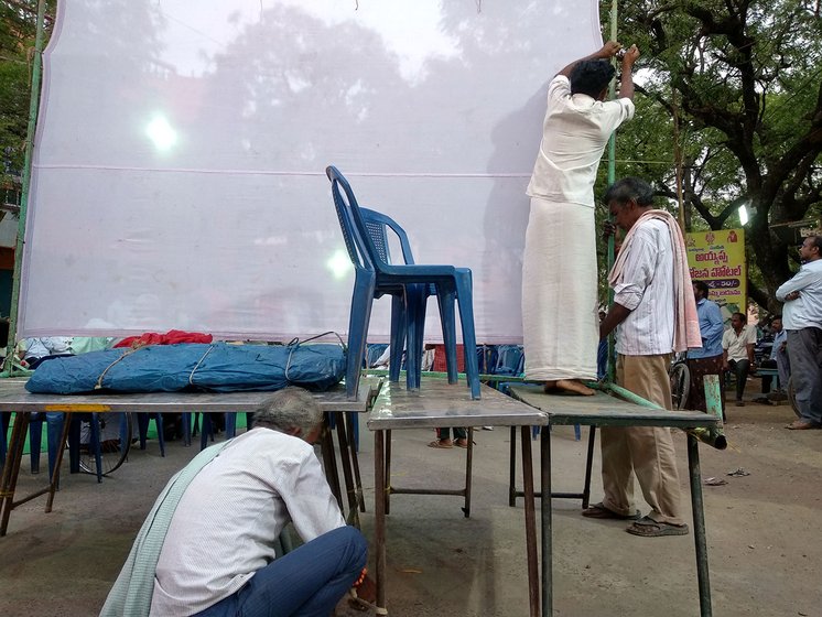 Rekhanara Kotilingam, Vanaparthi Koteswara Rao and Rekhanara Hanumantha Rao setting up the screen for the puppet show