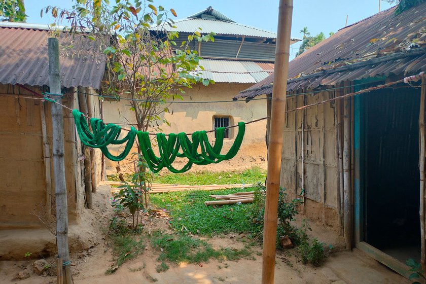 Right: Yarns are drying in the sun after being treated with starch, ensuring a crisp, stiff and wrinkle-free finish