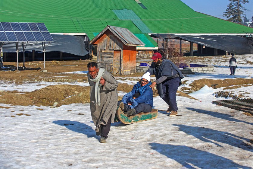 Due to no snowfall, sledge pullers in Gulmarg have switched to taking customers for rides on frozen water