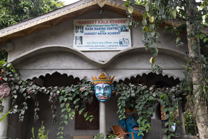 Sangeet Kala Kendra consists of two workshop rooms (left) and an exhibition hall (right). These rooms are less than 10 steps away from their home