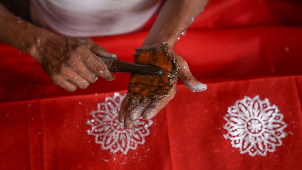 Left: Mohammad Asghar rubs the glue kept in a tin pot onto his left palm. Due to continuous application, a thick layer of glues sticks to the palm and takes him two hours to remove.