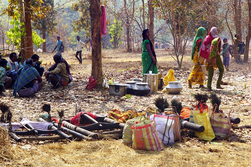 People are taking rest before going at the festival ground