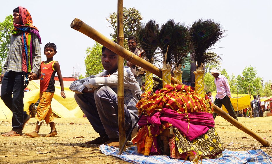 People are taking rest before going at the festival ground