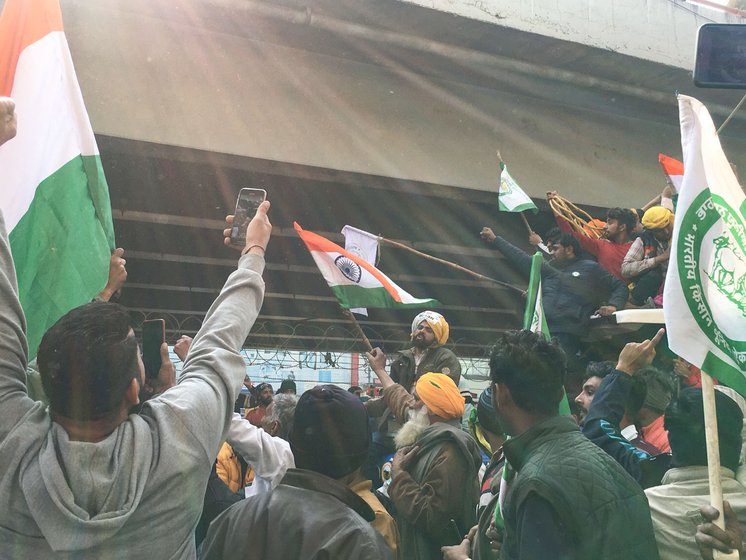 But then, a group of farmers in tractors broke the barricades at Nangloi chowk, amidst hooting and shouting from the occupants of some of these tractors