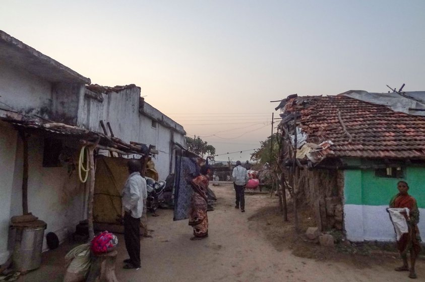 Left : Villagers in Kholdoda get ready for a vigil at the fall of dusk.