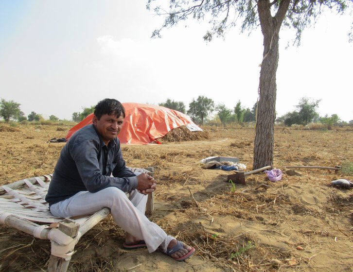 Left: Dharampal Saharan of Gajuvas village says, 'I am not sowing chana because there is no rain after September'. Right: Farmers in Sadinsar village speak of the changing weather – Raghubir Bagadiya (also a retired army captain), Narain Prasad (former high school lecturer) and Shishupal Narsara (retired school principal)


