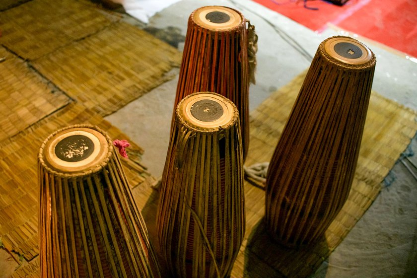 Khol, an asymmetric drum played by the bayan is central to the performance. A screen is held up as the group, along with their mentors, offers a prayer before beginning.