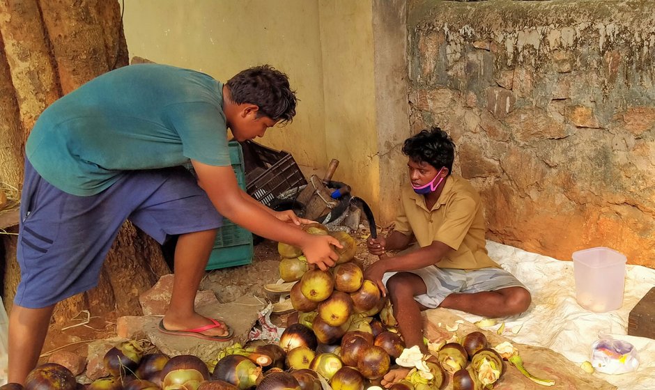 Eeswar Rao (left) had to climb palm trees again despite an injury, to survive the lockdown. He and his cousin R. Gowtham (right) bring the munjalu to the city

