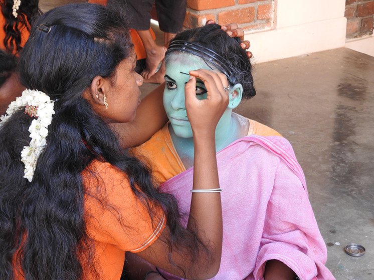 S. Srimathi painting Bharathi’s face