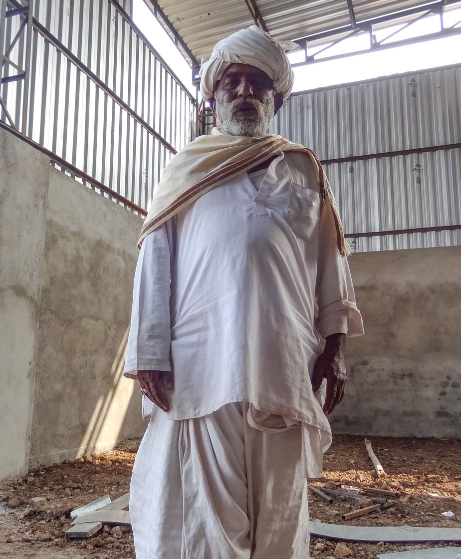 Suja Rabari from Chandrapur district (left) and Sajan Rana Rabari from Gadchiroli district (right) were to receive two camels each