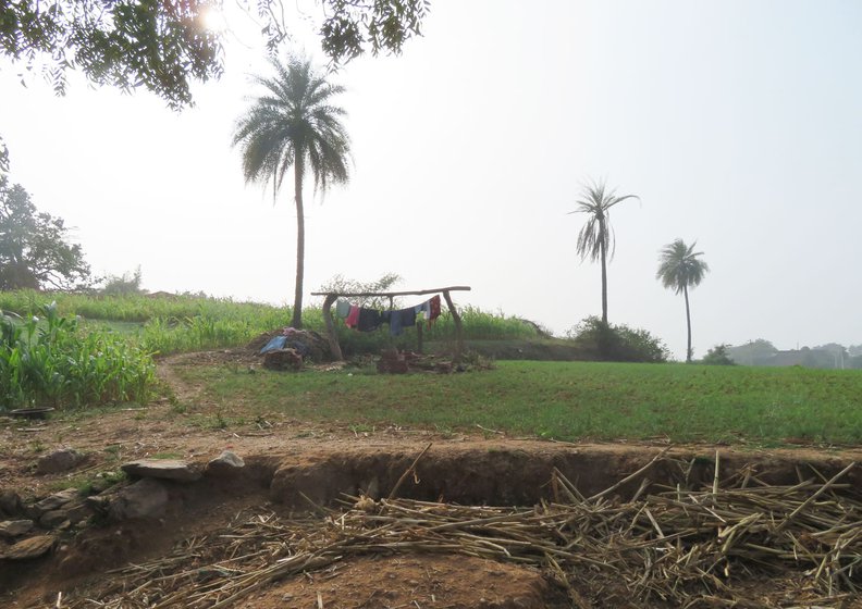 Young mothers who migrate often take their very young children with them. In Diya's case, staying with her parents was straining the family’s finances