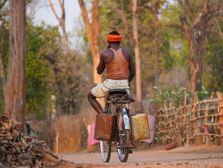 Right: Residents of Naya Kumdahin village in Dhamtari district of Chhattisgarh have to fetch water from a newly-dug pond nearby or their old village of Gattasilli from where they were displaced when the Dudhawa dam was built across the Mahanadi river