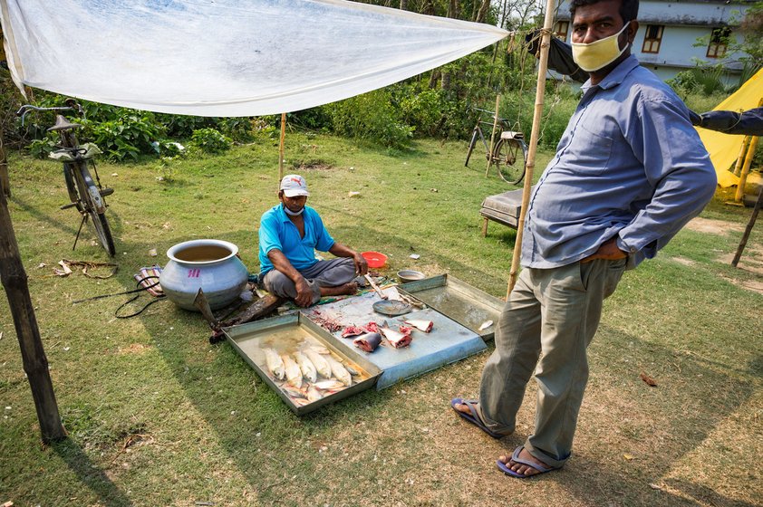 Left: Khakon Pramanick, 45, who sells chickens and sometimes migrates to other states to work at construction sites, is now struggling with a drop from both sources of income. Right: Bharat Halder, 62, was a mason’s helper before he started selling fish around three years ago, hoping to earn more. During the lockdown, his earnings have dropped from around Rs. 250 a day to less that Rs. 200, he says. The supply of fish is also uncertain. “Fish is no longer coming from Andhra Pradesh due to the lockdown,” he says. “So the local pond and river fish [in smaller quantities] are now sold here.”

