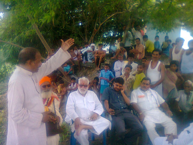 Old photos of the protest march obtained via Vindhyavasani Kumar. Kumar undertook a journey of 725 kms on the banks of the river in 2013