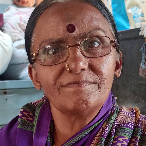 Jampovva Basavraj is a Handloom weaver from Guledgudda (Town), Badami, Bagalkot, Karnataka