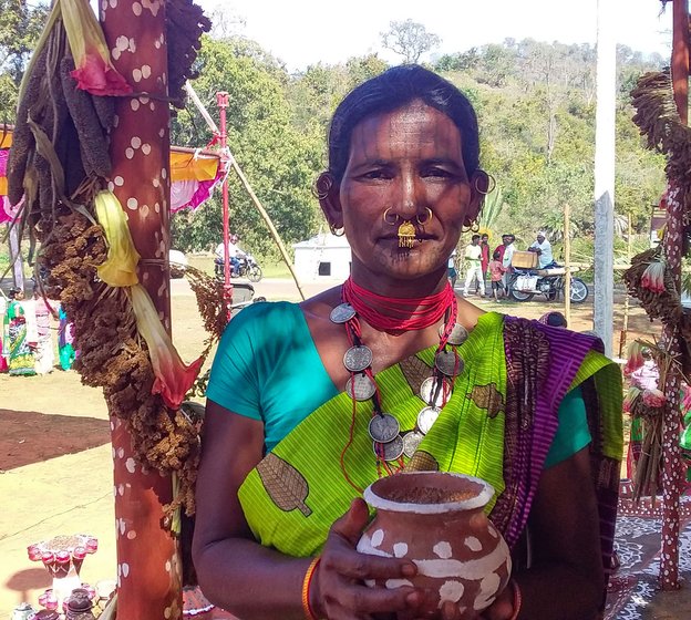 Kuleladu Jani (left) speaks of seed preservation in her home. Pramiti Majhi (centre) and other farmers (right) collecting seeds before returning home

