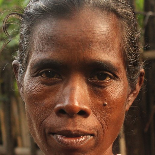 RENU KARMAKAR is a Homemaker from Bara Maniram, Ashapur Tea Garden hamlet, Naxalbari, Darjeeling, West Bengal