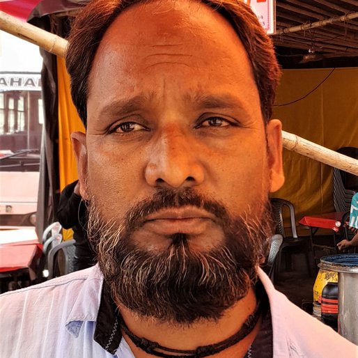 Abdullah is a Juice maker and seller from Harna, Mehdawal, Sant Kabir Nagar, Uttar Pradesh