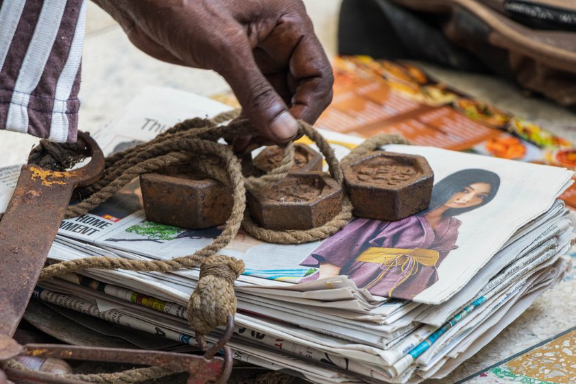 Kalu Das resumed his recycling rounds at the end of August, but business has been bad: 'In times of corona, people are not keeping many items' 

