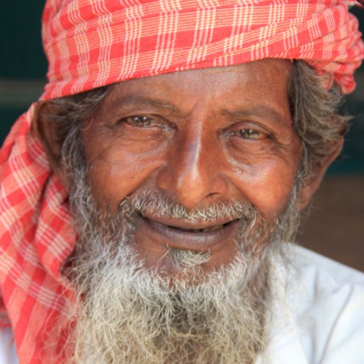 IAR ALI MONDAL is a Fruit vendor from Rajpur, Sonarpur, South 24 Parganas, West Bengal