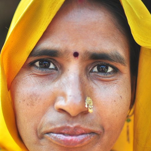 Rajrani Ramashray is a Handicraft worker from Kesawamaw, Gondlamau, Sitapur, Uttar Pradesh