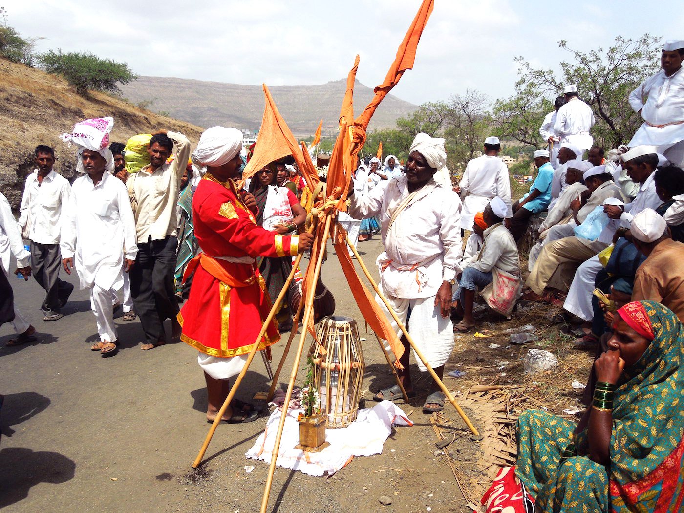 In July every year, lakhs of warkaris from all over Maharashtra walk a distance of around 240 kilometres from Dehu and Alandi to ‘meet’ their beloved Lord Vithoba and Rakhumai in Pandharpur in Solapur district.