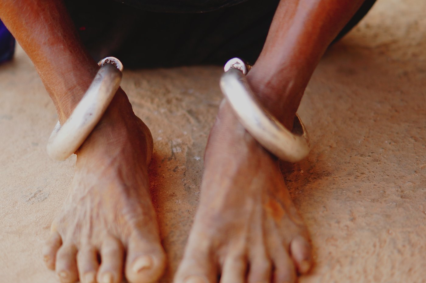 Feet adorned with “Kadla” that weighs a half kg